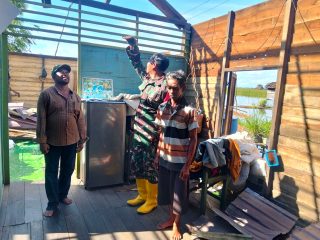 Angin Kencang Hantam Dua Desa di HST, Babinsa Lakukan Pendataan Cepat